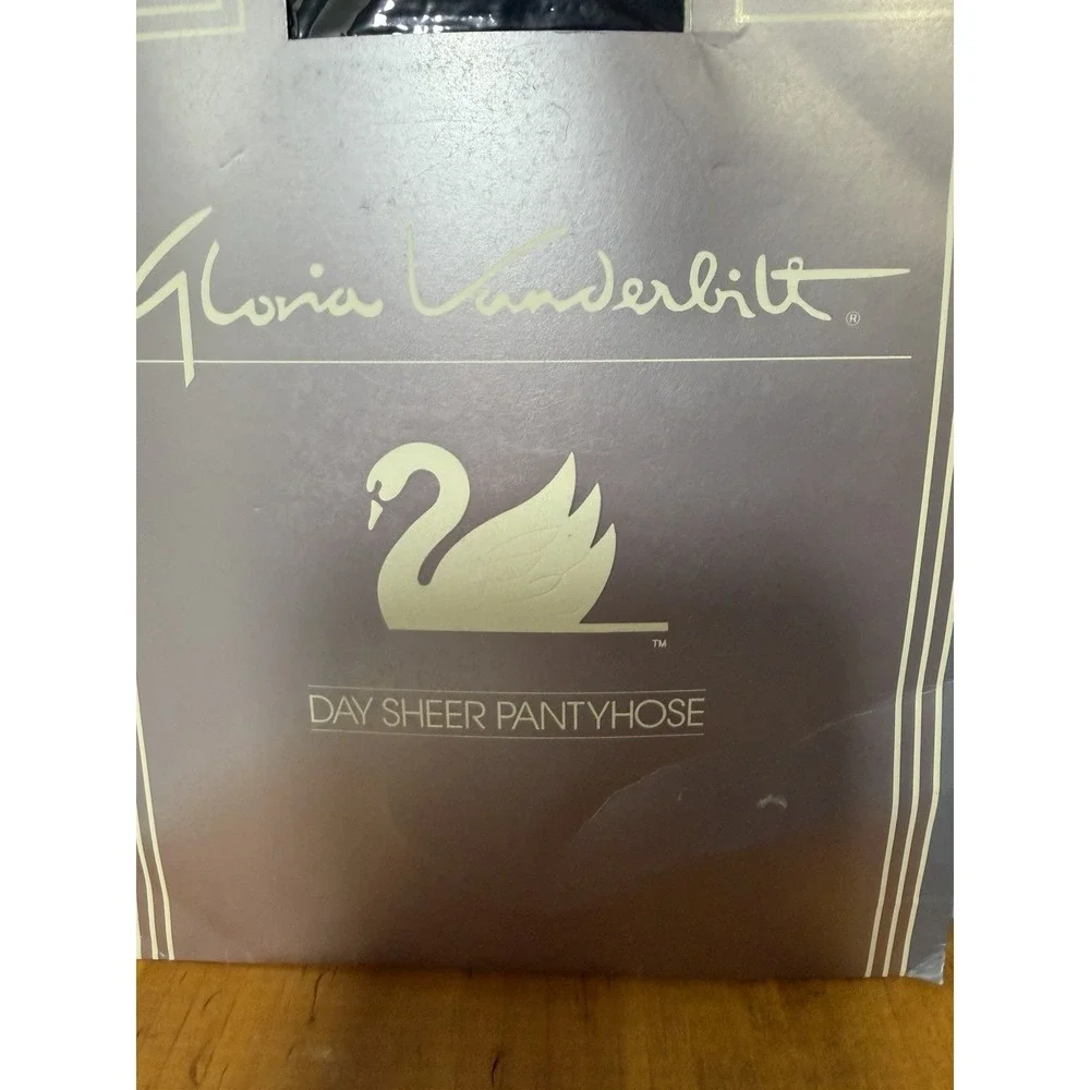 NEW Vintage Gloria Vanderbilt Day Sheer Navy  Pantyhose‎ Size C Made in USA